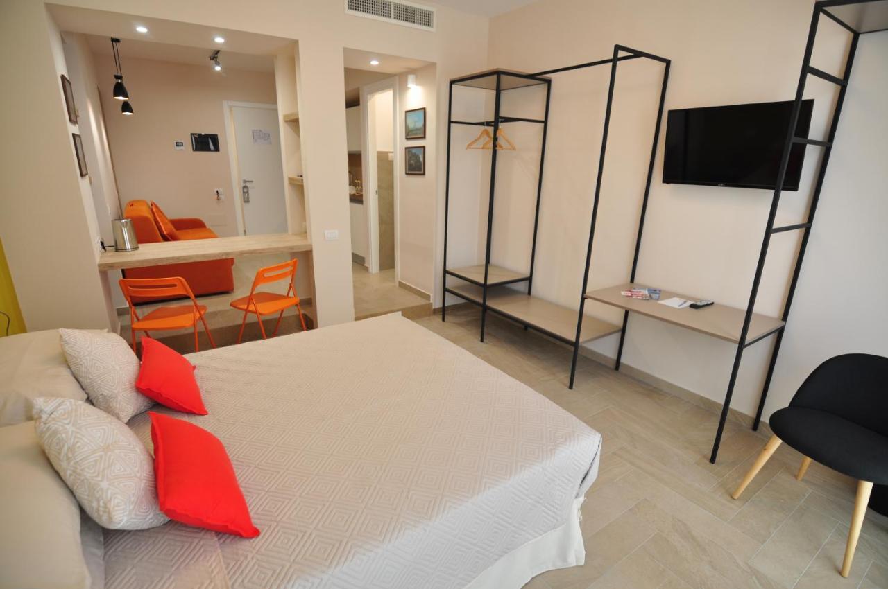 Delco Naples Bed & Breakfast Bagian luar foto